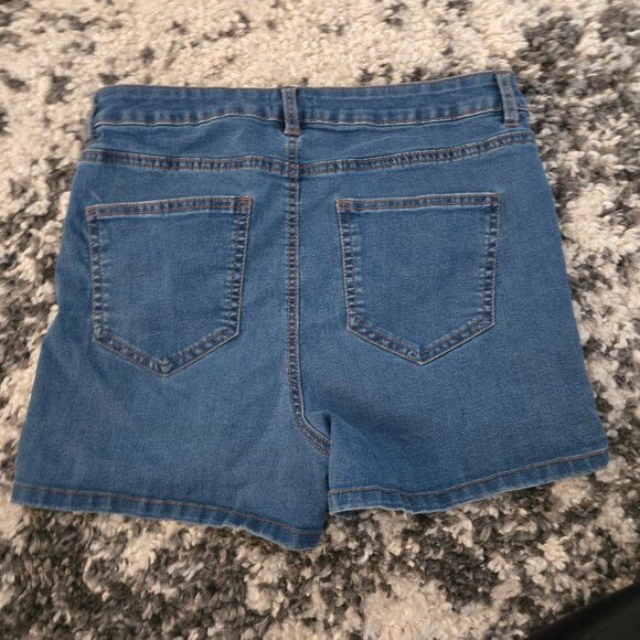 Ardene Size 13 Jean Shorts Cuffed Hem Denim Summer - Picture 2 of 3